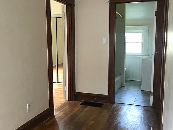 5th image of 876 Beech Ave