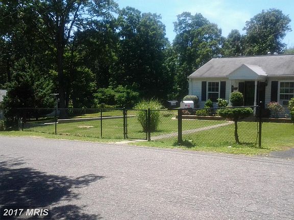 3rd image of 3305 Poplar Dr