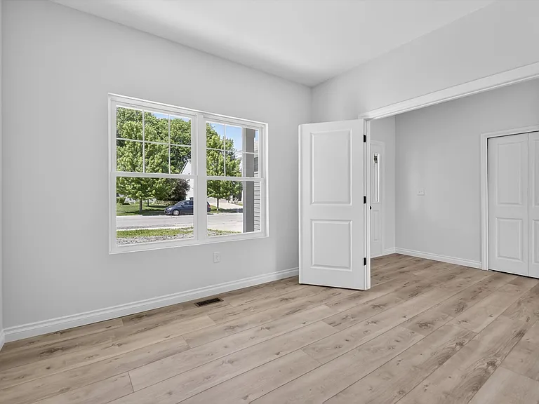 8760 Barrington Dr — Photo 10