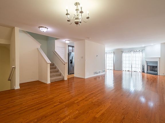 3rd image of 442 W Fairview Cir