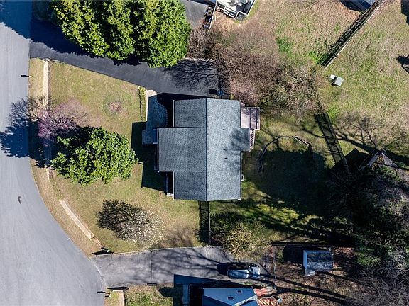 5th image of 7233 Snaffle Ln
