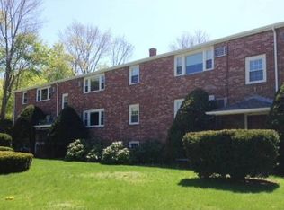 157 Stone St APT 7, Walpole, MA 02081