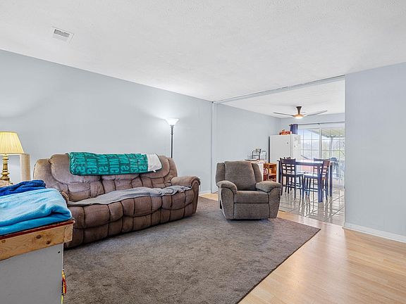 5th image of 2321 Redbud Ln