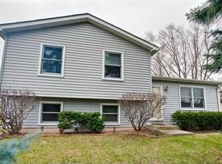 1709 Hickory Ct, Lindenhurst, IL 60046