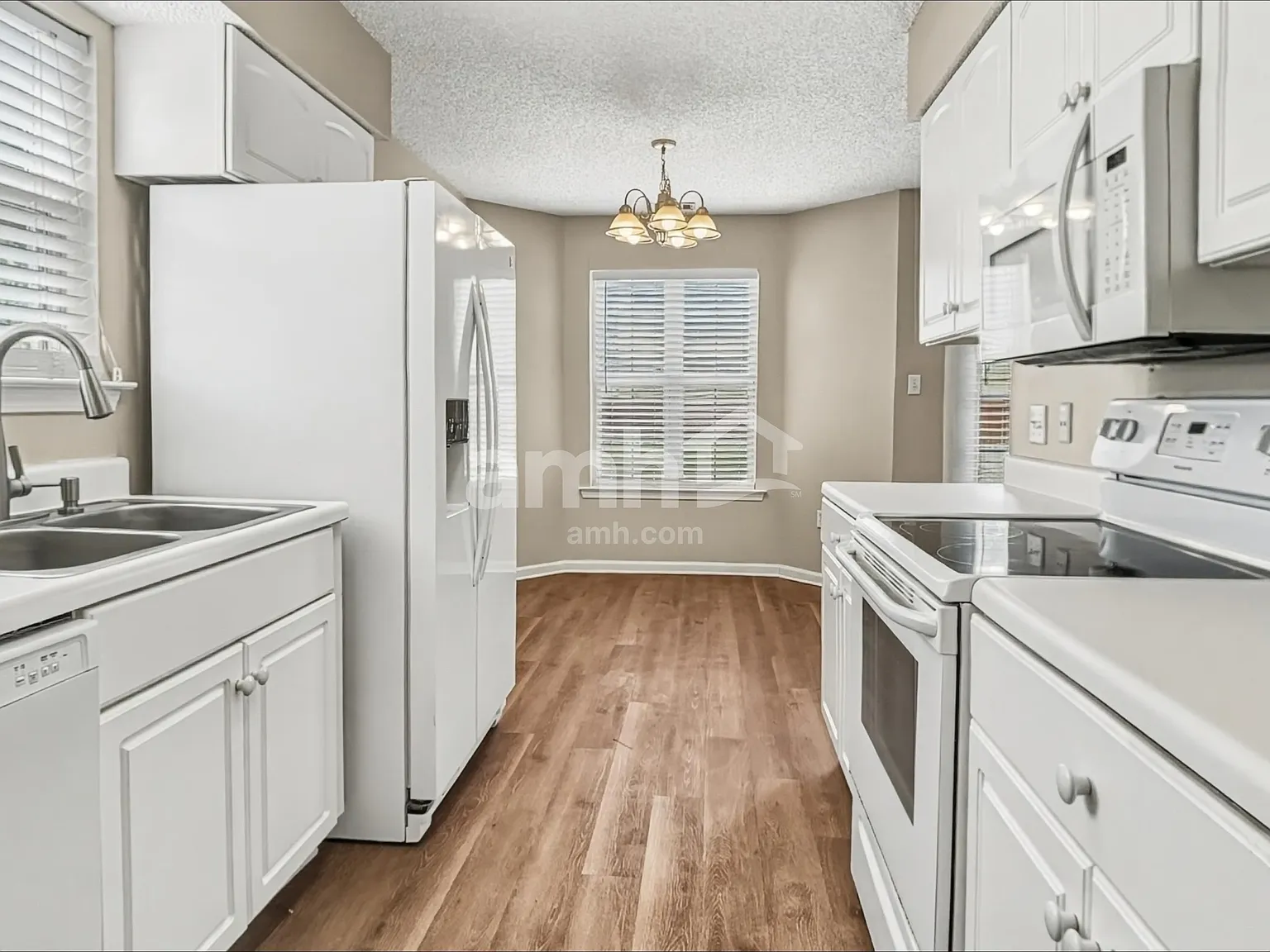 4 bed, 2.5 bath, 1749 sqft, $2,350 — Photo 3