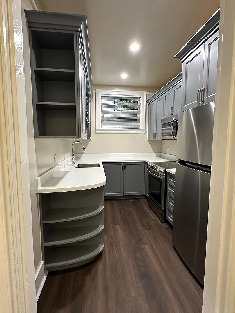 De Luxe Apartments LLC — Photo 3