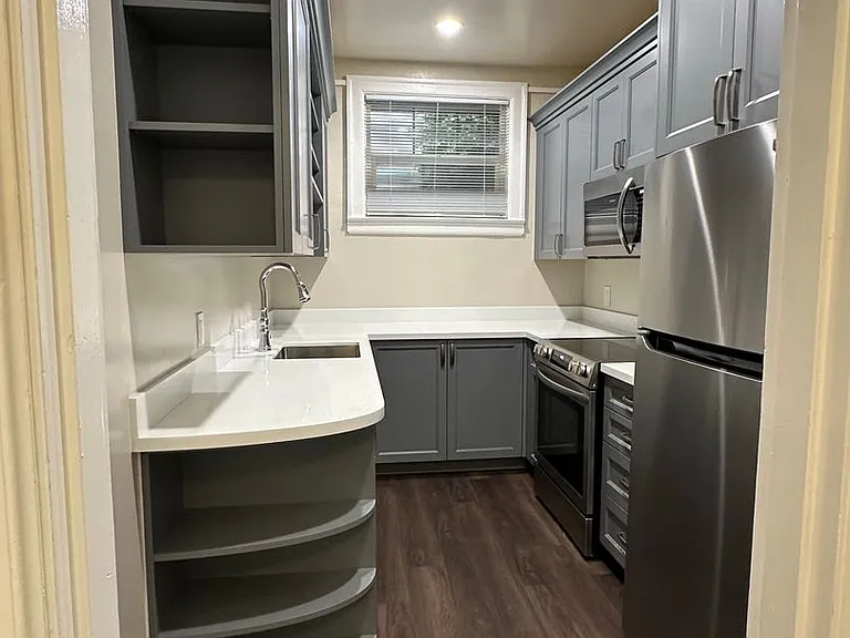 De Luxe Apartments LLC — Photo 3