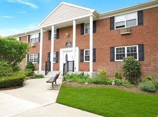 338 Lakeland Ave APT 6C, Sayville, NY 11782
