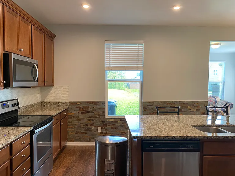 2429 Miranda Dr — Photo 42