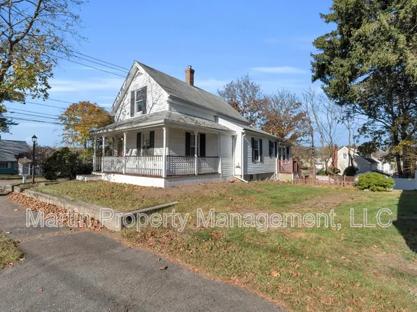 2 Bellevue Ave, Wakefield, MA 01880