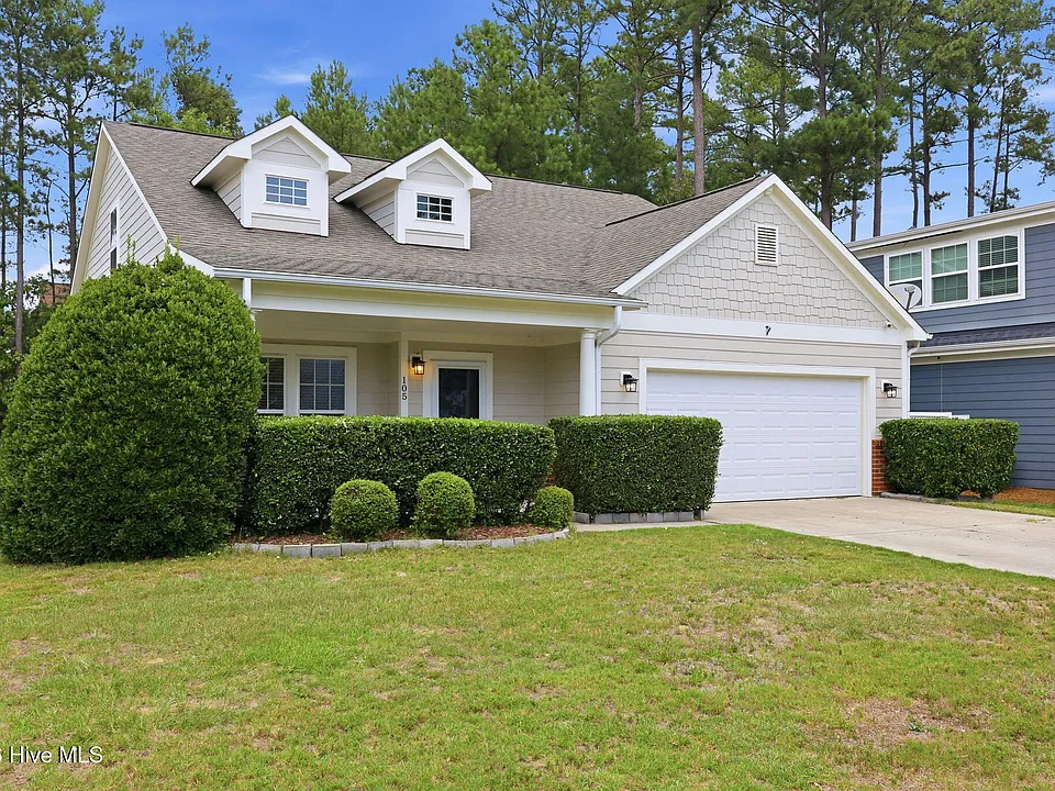 105 Moultrie Ln