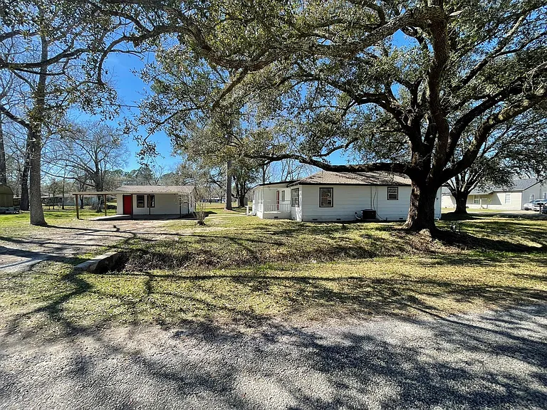 104 County Road 2401 — Photo 42