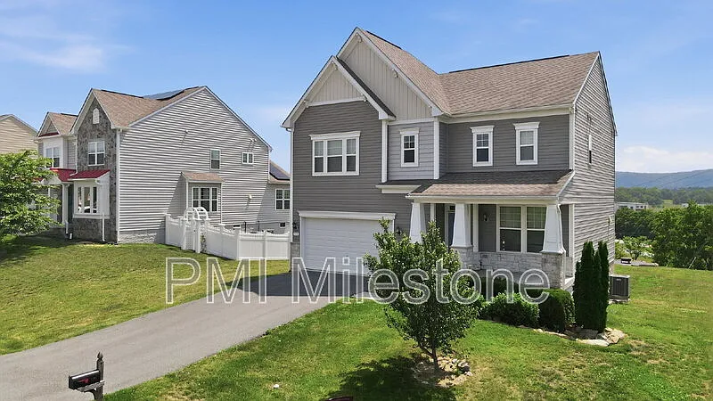 4 bed, 2.5 bath, 2293 sqft, $2,930 — Photo 3