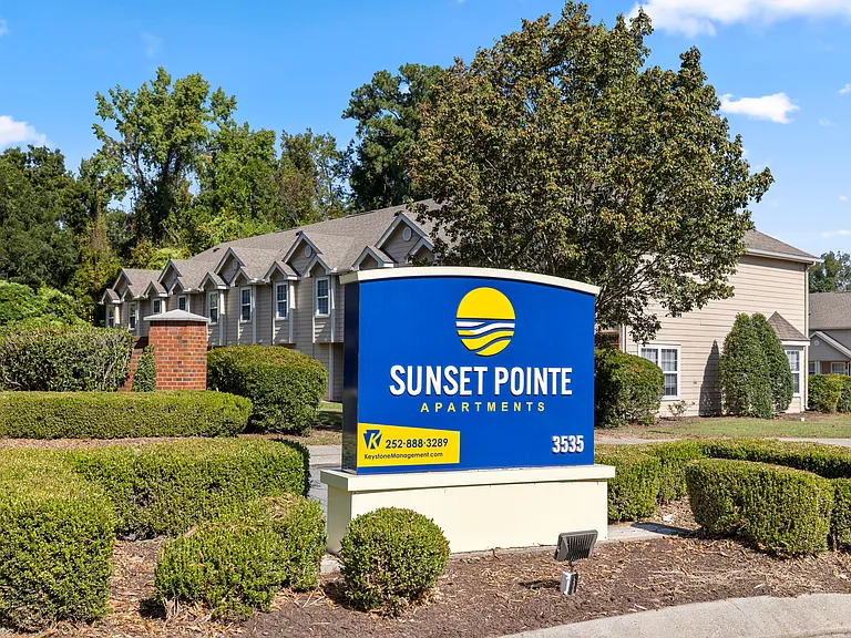 Sunset Pointe Apartments — Photo 7