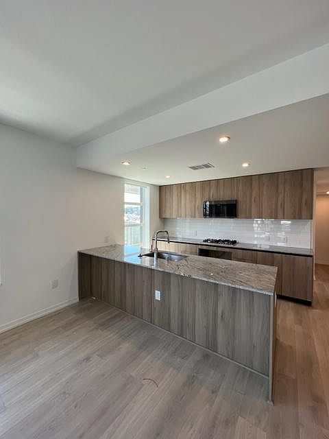 1st image of 1132 N Orange Dr #2