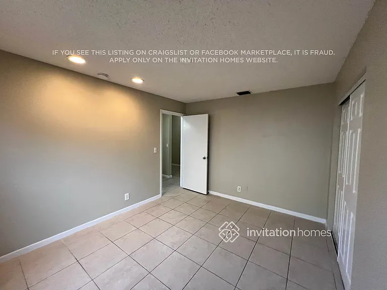 9821 NW 41st Ct — Photo 7