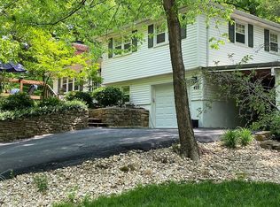 422 Lake Forest Dr, Bonner Springs, KS 66012