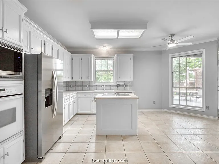 602 Clovis Ct — Photo 11