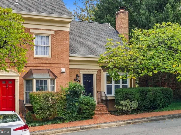 2504 Fairfax Dr #14B, Arlington, VA 22201