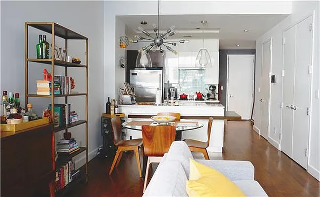 Sold by R New York | media 22