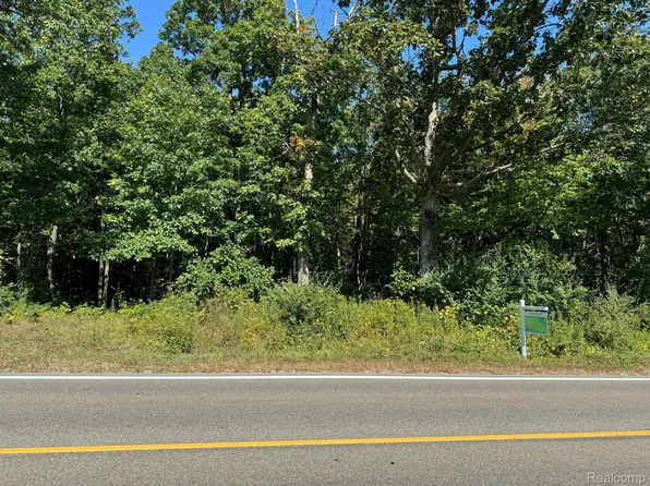11382 E Holly Rd, Davisburg, MI 48350