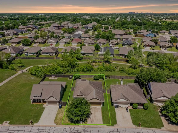 919 Windmeadows Dr, College Station, TX 77845