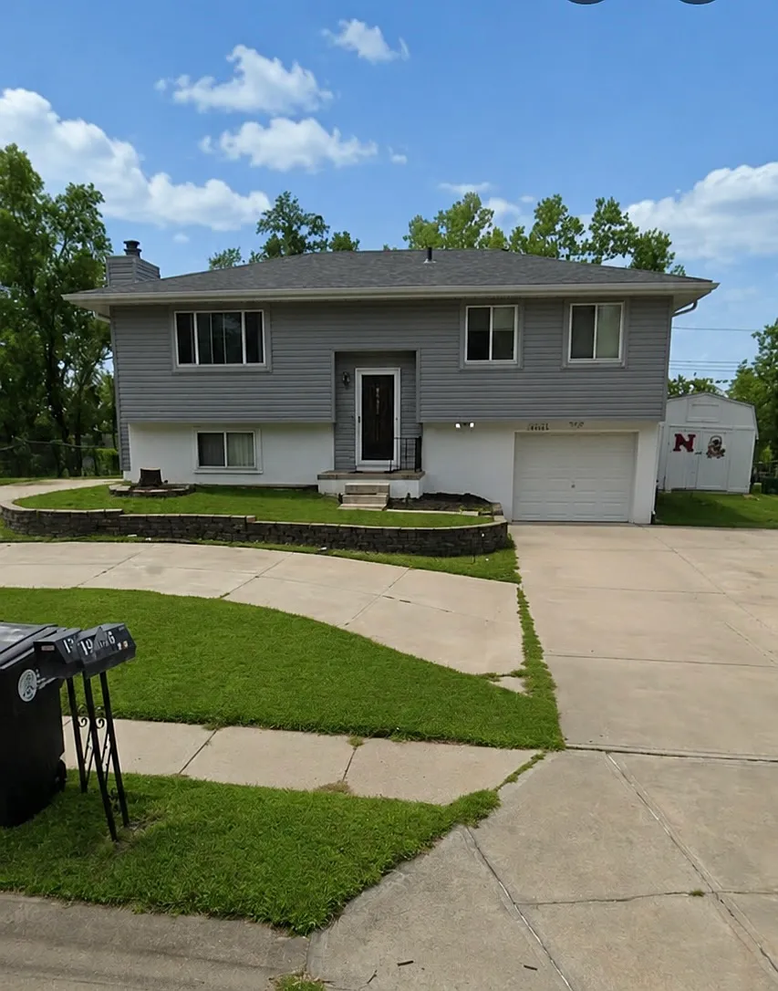 3 bed, 1.5 bath, 1603 sqft, $2,400 — Photo 1