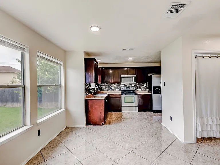 4411 Causeway Ct — Photo 8