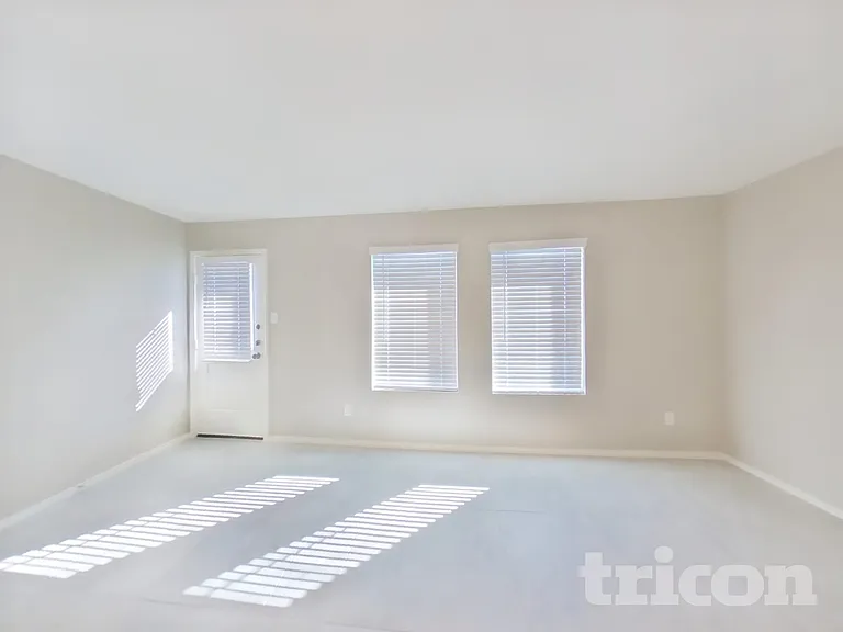 1717 Claireborne Ct — Photo 3