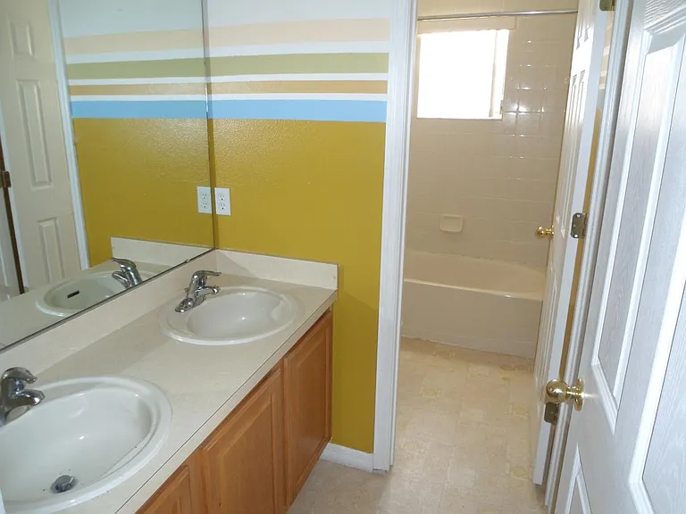 221 Amesbury Ln — Photo 19