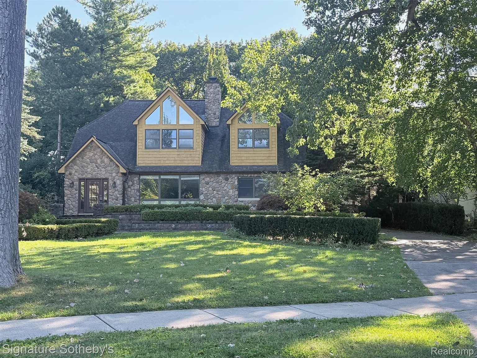 440 Lakeside Dr photo 1