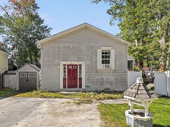 2nd image of 21 Browns Brook Rd