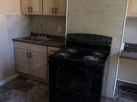 5th image of 105 Hunter Ave #2