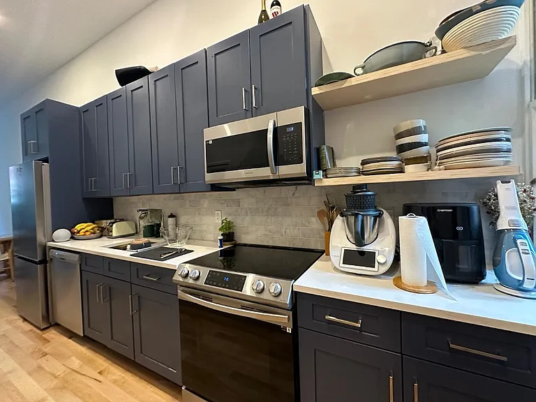 247 Nassau Ave #1R — Photo 3
