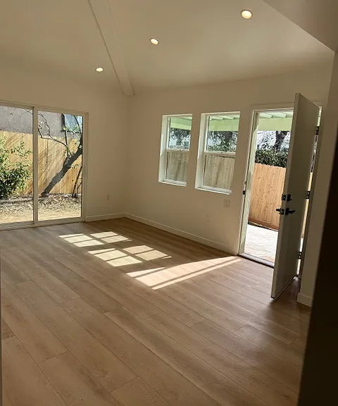 2210 Navarro Ave — Photo 5