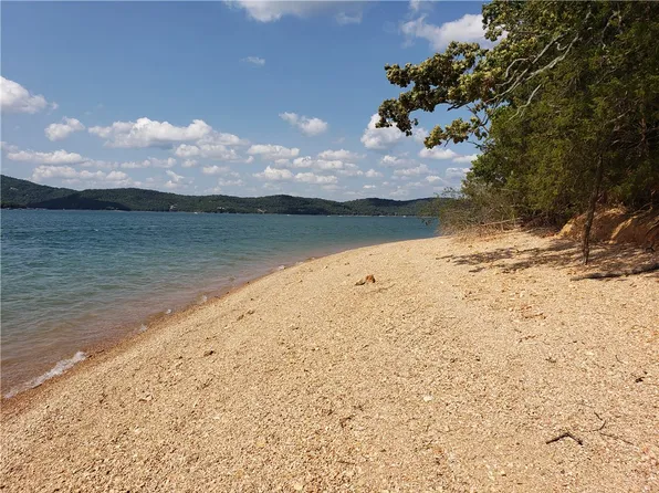 429 Point Mirage Rd #1, Eureka Springs, AR 72631