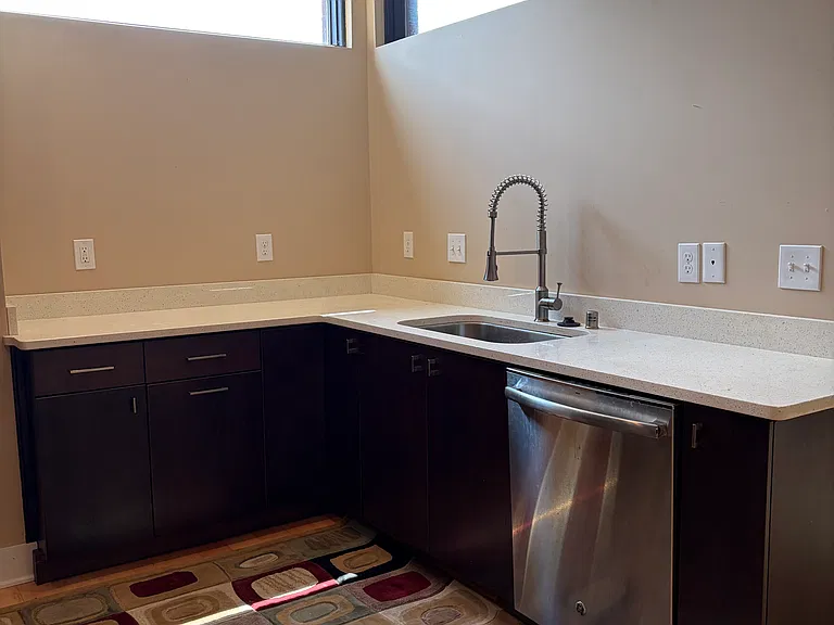 Expansive countertop area
