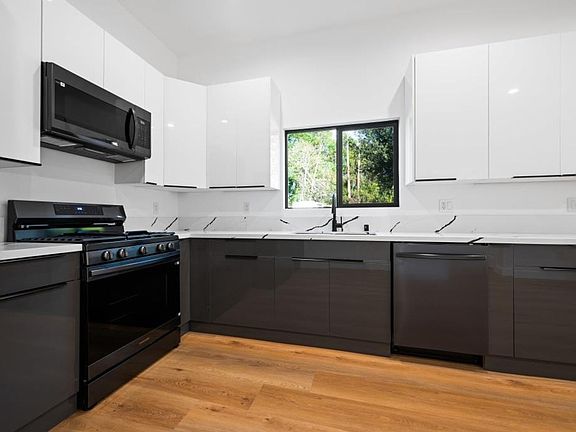 5th image of 6443 Oakdale Ave
