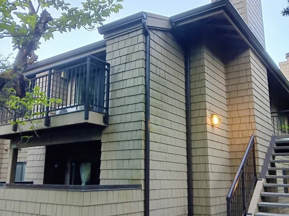 40 Crestfield Ct, Lake Oswego, OR 97035