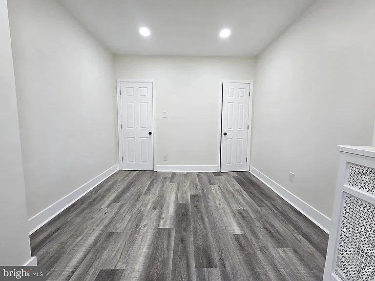 962 Carver St — Photo 5