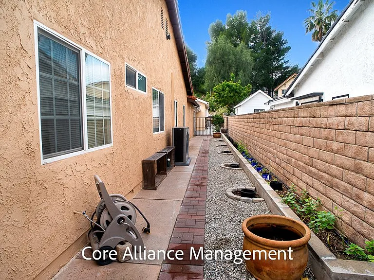 9413 Farralone Ave — Photo 20