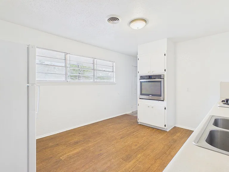 3319 Teckla Blvd — Photo 21