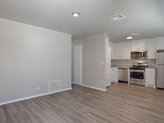 3rd image of 421 Toberman Dr #421