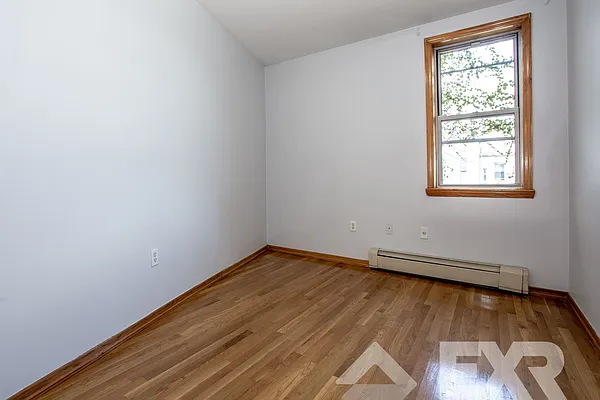 Rented by EXR | media 9