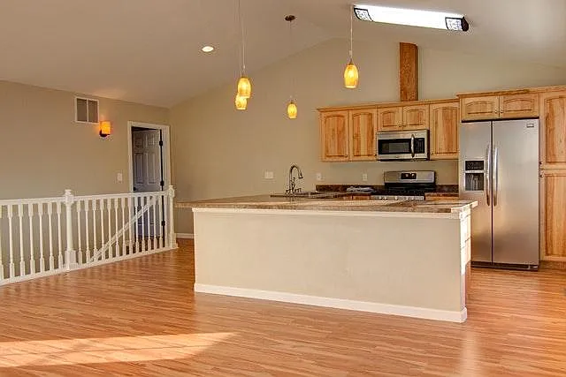 3 bed, 1244 sqft, $2,700 — Photo 2