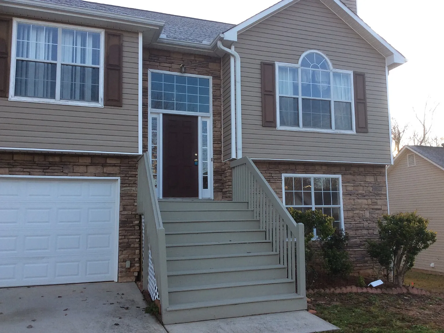 4 bed, 3.0 bath, $1,875 — Photo 1