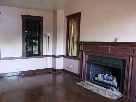 3rd image of 106 E Woodrow Ave