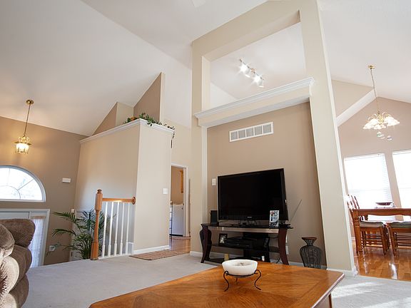 4th image of 2014 NE Summerfield Ln