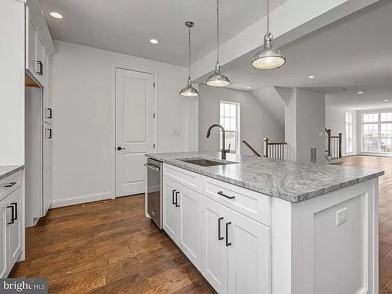 3223 Parade St — Photo 2
