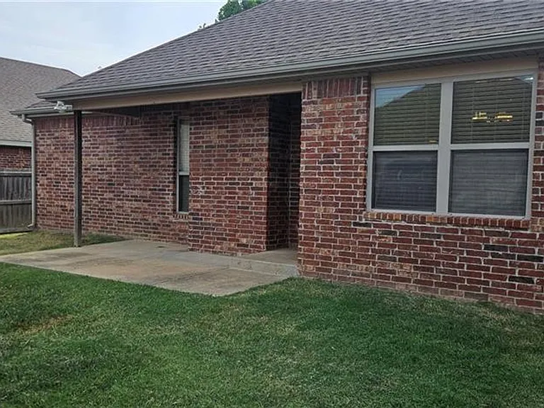 2641 N Villa Blvd — Photo 19